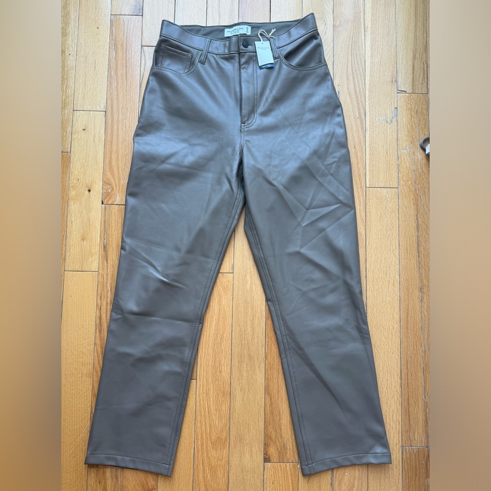 Abercrombie & Fitch | NWT Vegan Leather Pant Curve 90’s Straight  8 short / 29